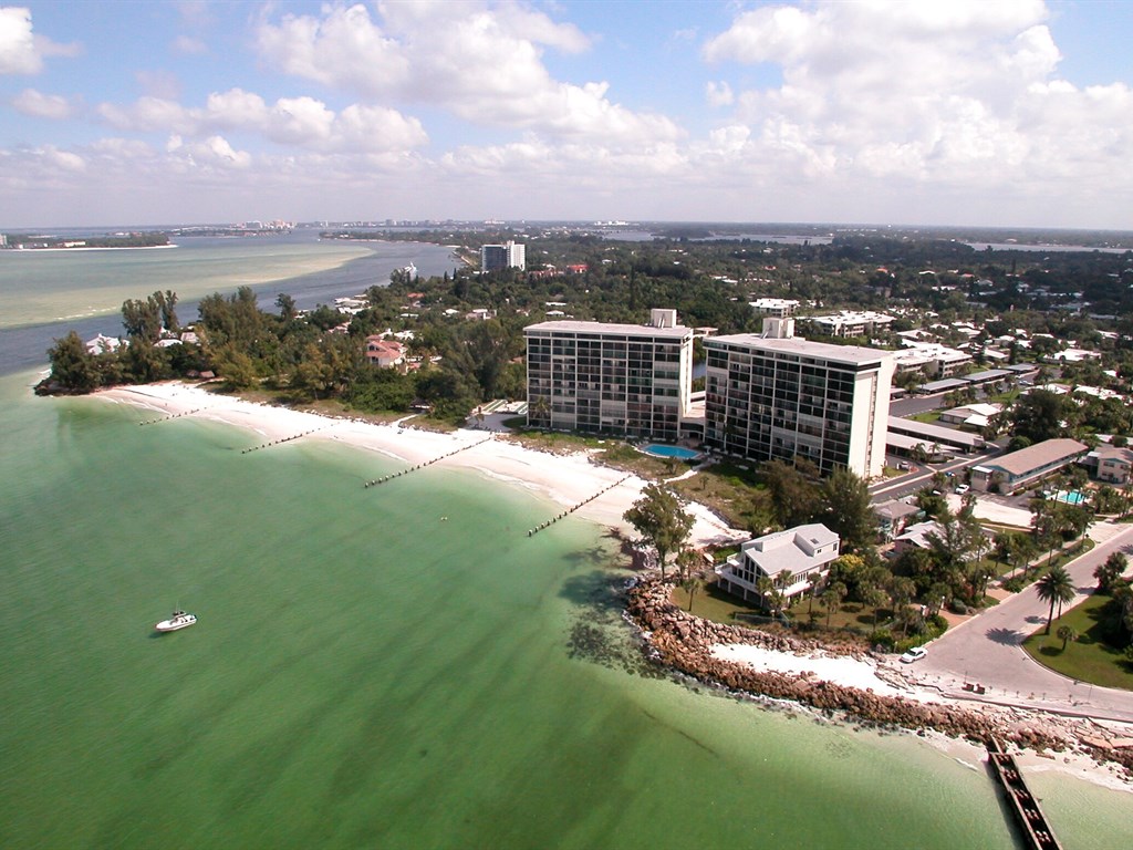 001_WhisperingSandsAerial