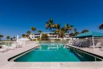 017_Swimming-Pool