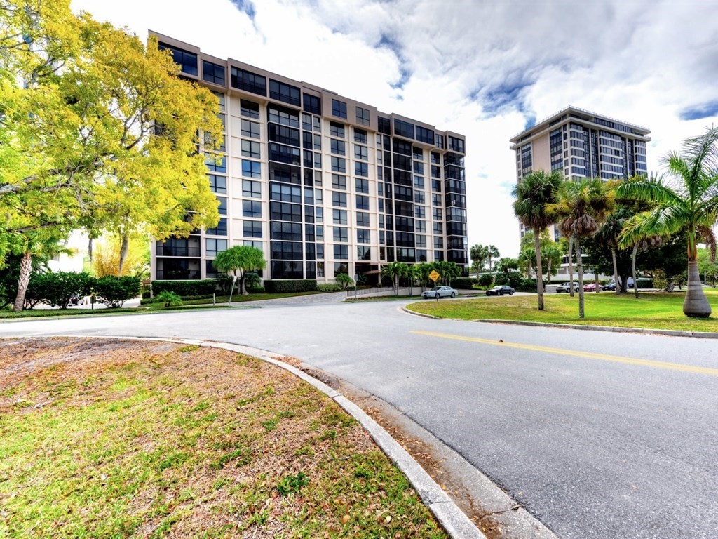 Essex House Real Estate in Sarasota, FL 34236 Candy Swick