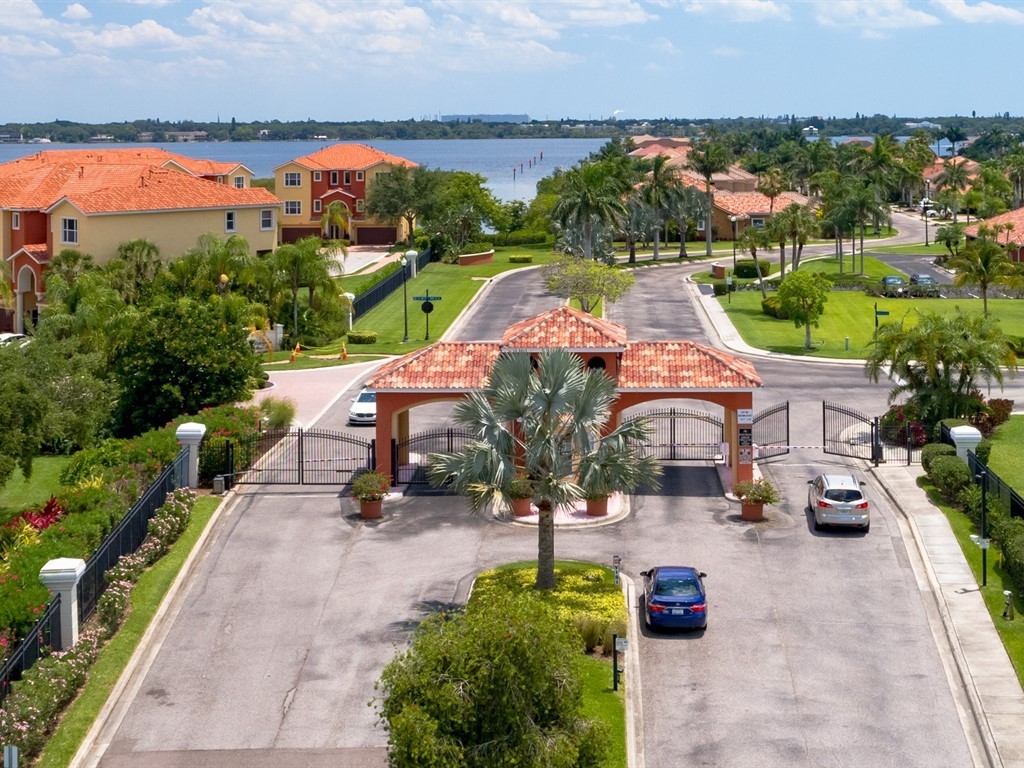 027_Riviera Dunes Candy Swick